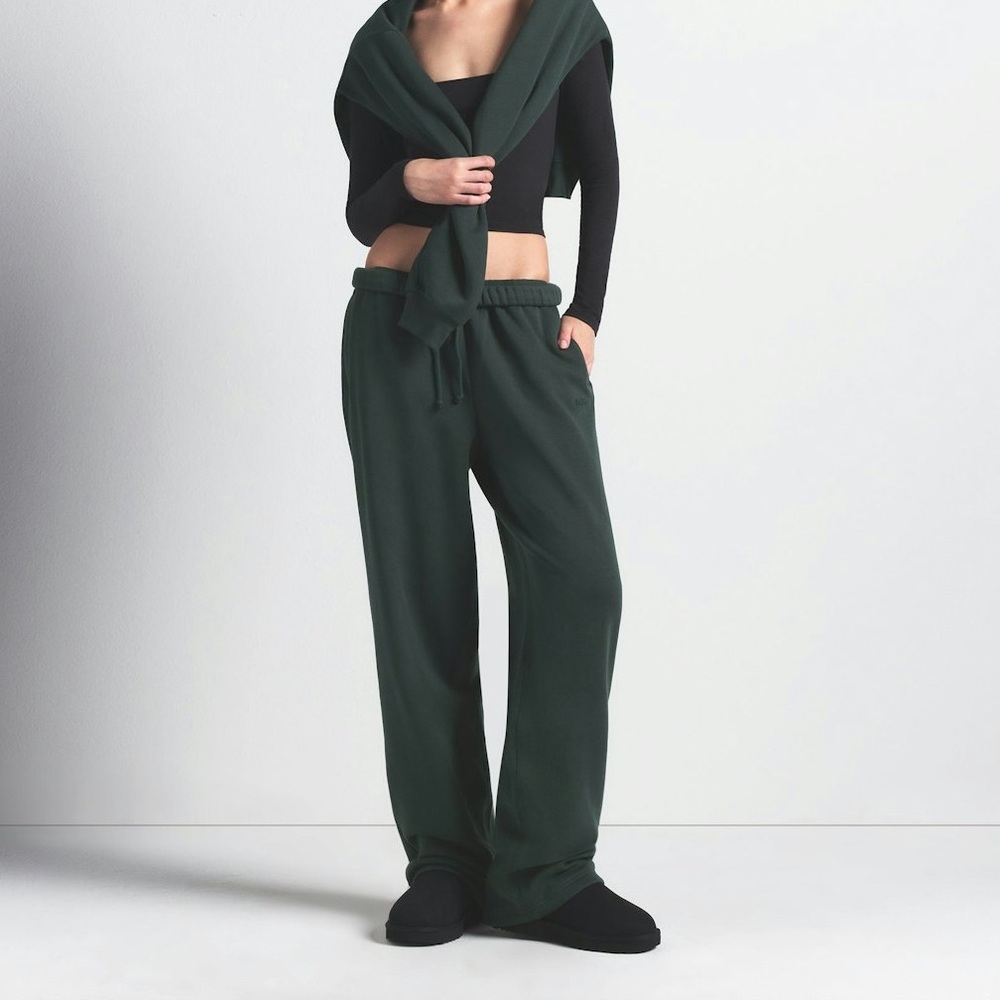 SKIMS COTTON FLEECE CLASSIC STRAIGHT LEG PANTS SPRUCE S M - Picture 1 of 7